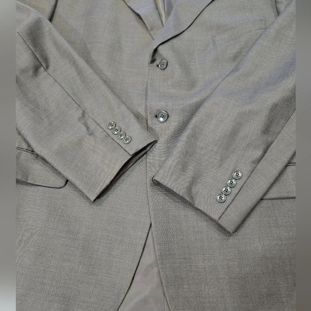 Roger's Aristocrat 86% Wool Vintage Men Blazer.  Measurements are in Pictures.
